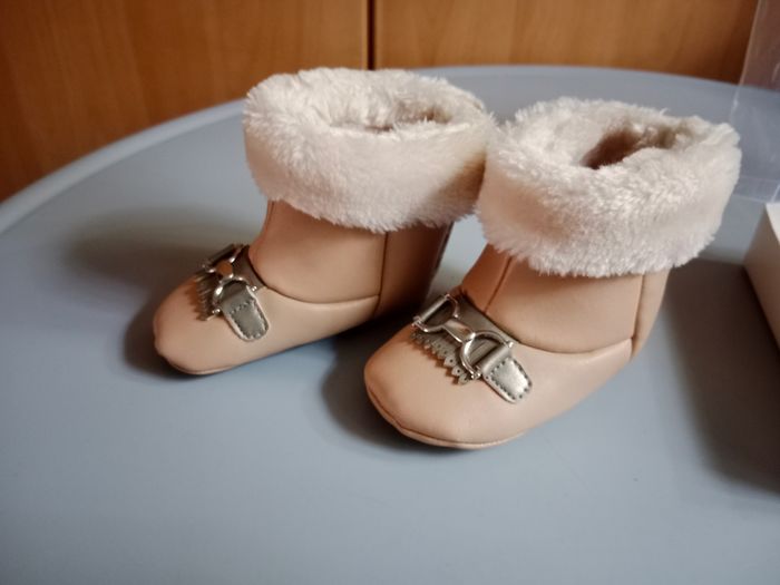 Bottines bébé cuir et moumoute taille 16 - photo numéro 4
