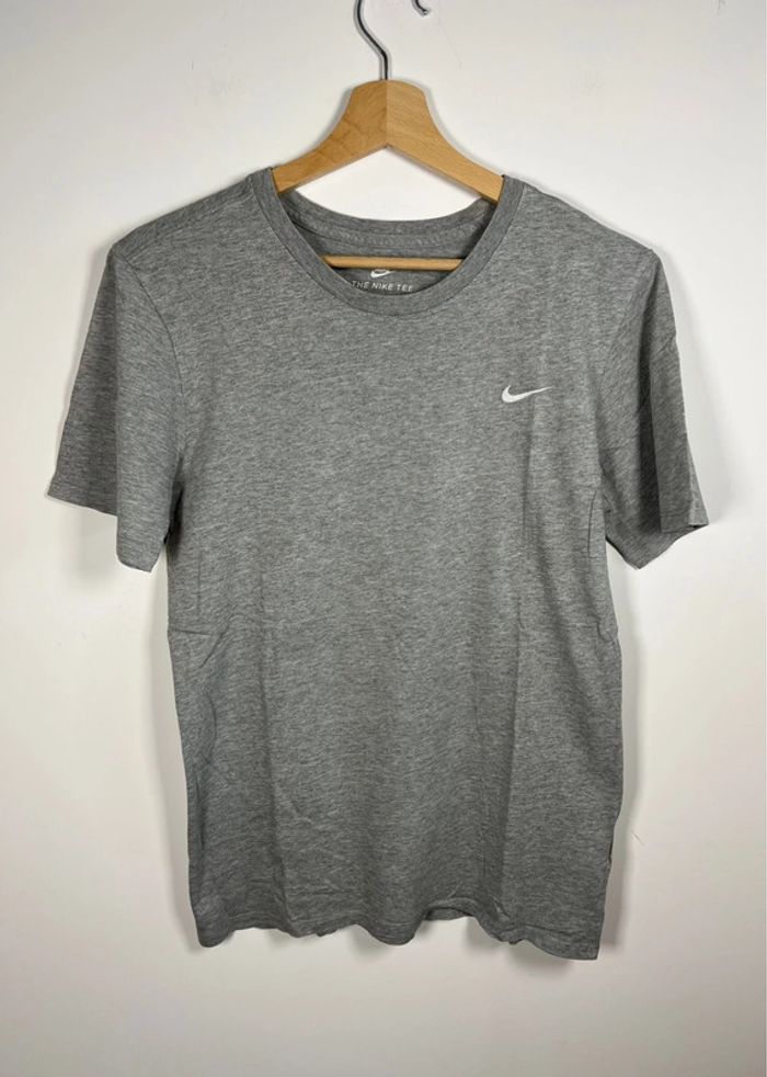 T-shirt de sport gris Nike