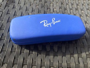 Boîte à lunettes, Ray-Ban