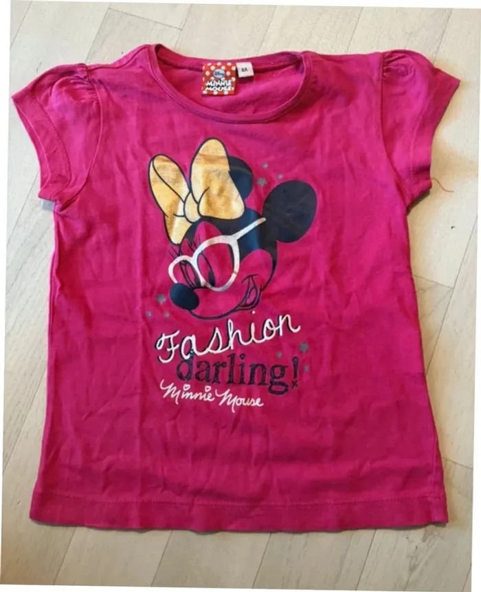 T-shirt 4 ans Minnie rose manches courtes, motif à paillettes très bon état