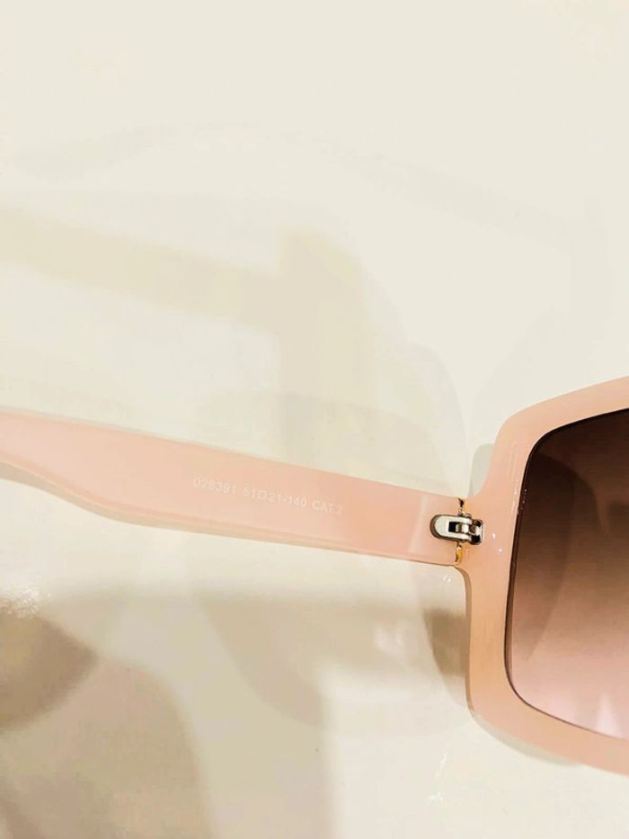 Lunette de soleil fel carrée rose verres dégradés uvprotection taille moyenne - photo numéro 3