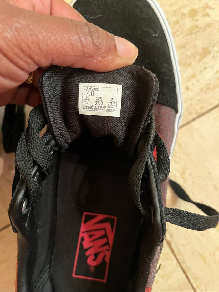 Baskets vans noires à motifs rouges taille 37 - photo numéro 6
