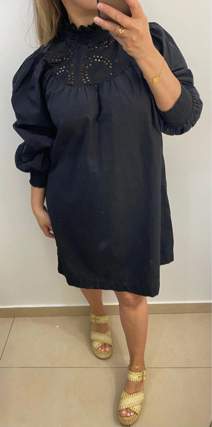 Jolie Robe Noire Avec Broderie Taille 40 - photo numéro 3