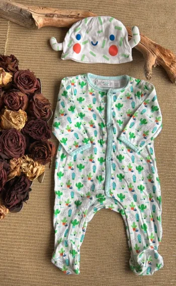 Pyjama et bonnet taille 3 mois