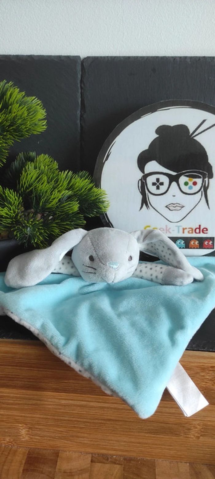 Doudou plat Lapin bleu turquoise gris blanc étoiles obaibi Okaïdi Carré Ob