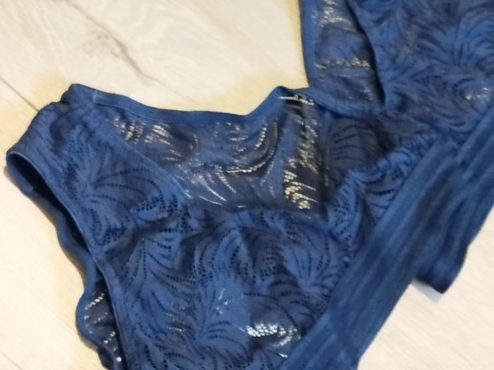 Ensemble dentelle marine DIM 36 38 - photo numéro 4