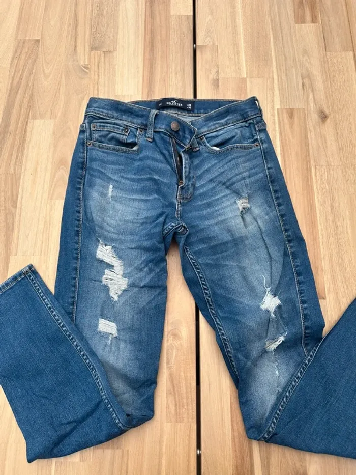 Jean troué bleu