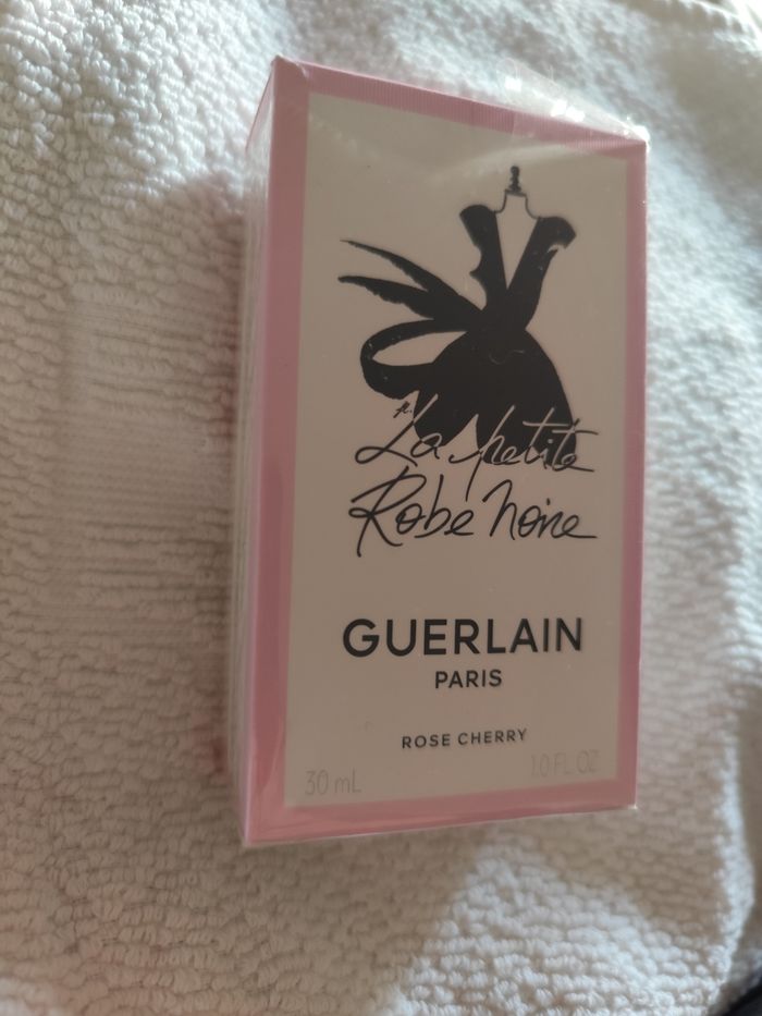 La petite robe noire Guerlain - photo numéro 2