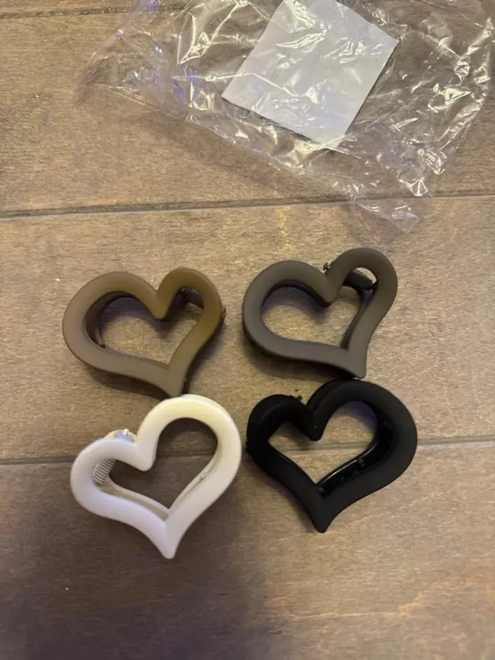 Lot de 4 pinces à cheveux cœurs