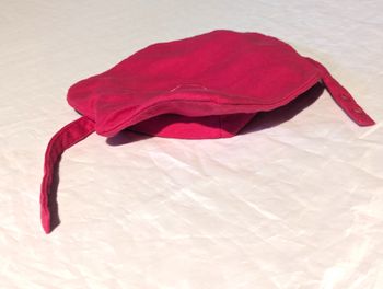 Chapeau Plat Mauve Cœurs Fermeture Pressions Vêtement Accessoire Petits Enfants Bébés