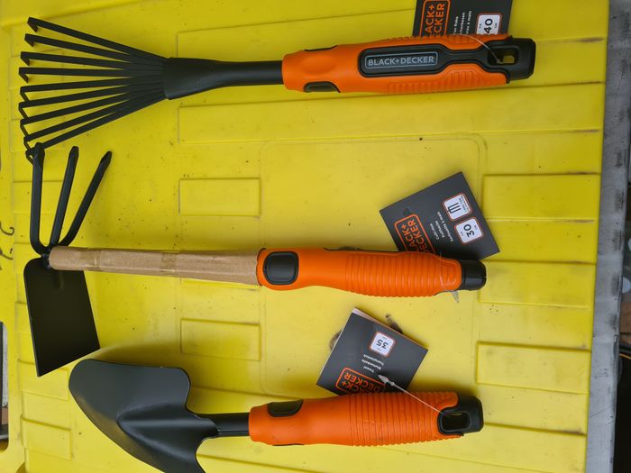 Outils à main de jardinage Black et Decker Neuf
