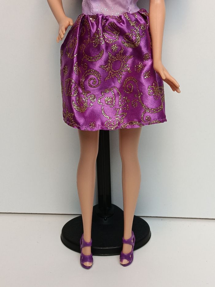 Poupée mattel barbie tenue total mauve
Poupée et ensemble compris - photo numéro 3