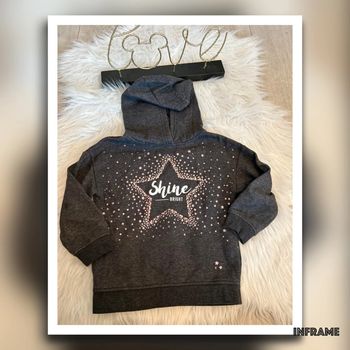 Très beau sweat gris avec capuche 🥰 taille 4-5 ans primark