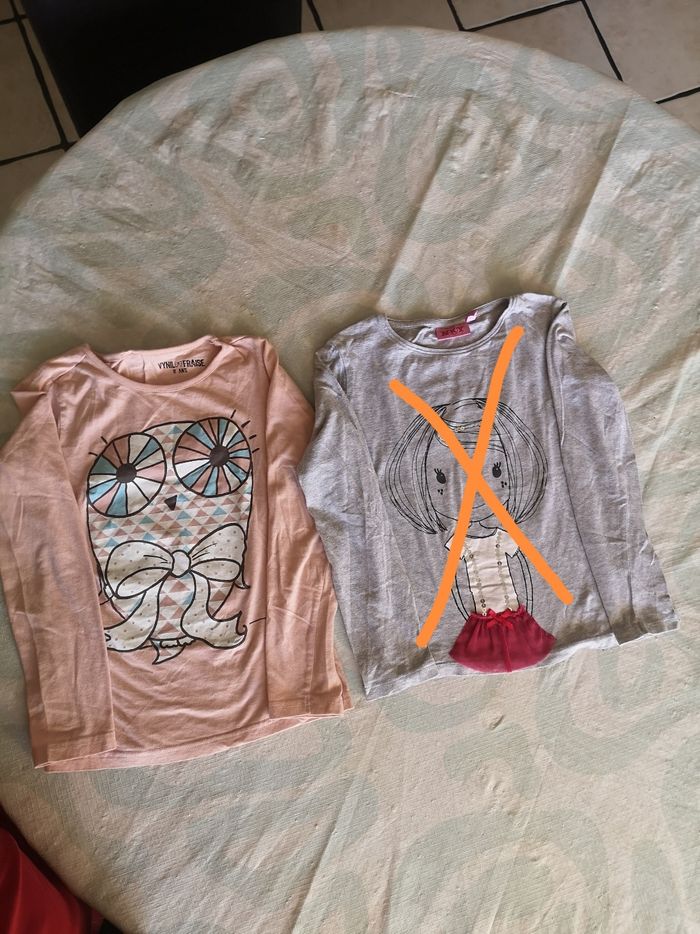 Lots de 6 tee-shirts manches longues plus un sweat à capuche plus une robe plusieurs marques taille 8ans - photo numéro 8