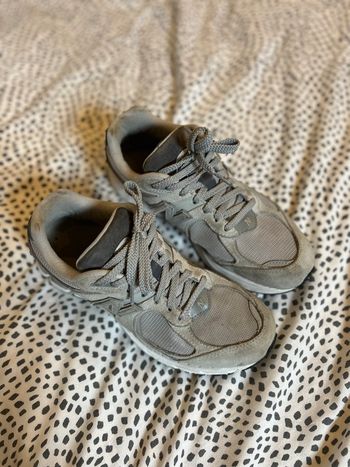 New Balance 2002r