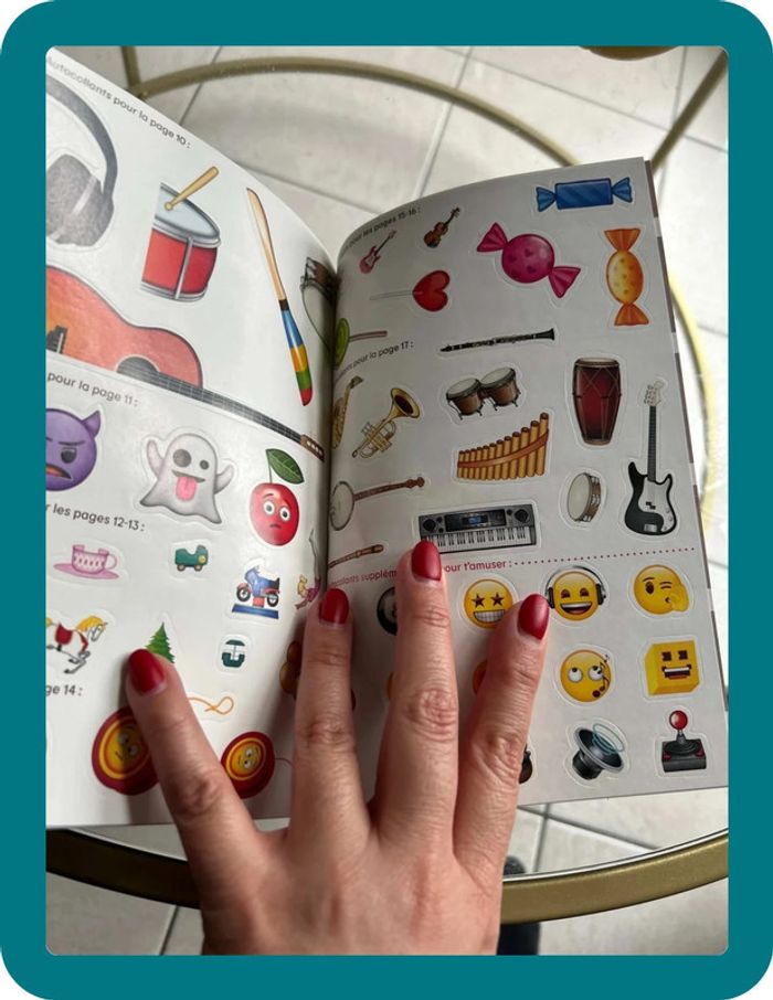 Emojis livret de jeux avec autocollants - photo numéro 2