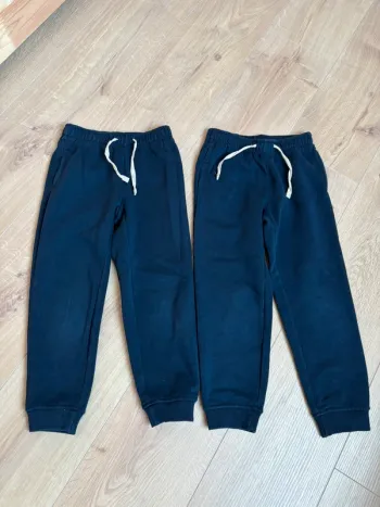Lot deux pantalons de survêtement