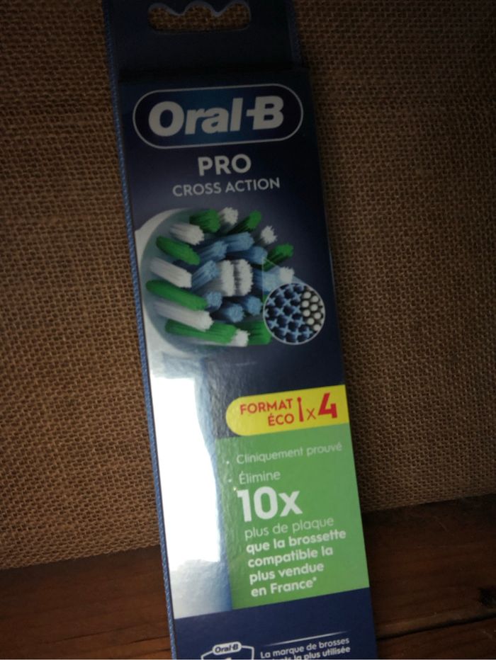 Brossette oral-B pro CROS S ACTION 12 € - photo numéro 2
