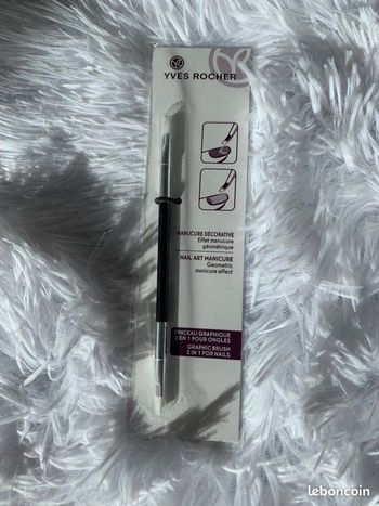 Pinceau de manucure Yves Rocher Effet forme geometrique Neuf