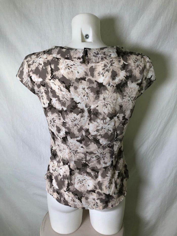 Blouse col rond motifs fleurs taupe et marron H&M manches courtes taille 38 comme neuve - photo numéro 3