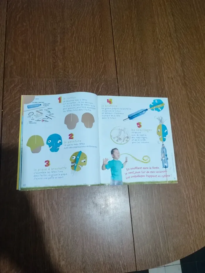 Livre petite main tous en l'air - photo numéro 6