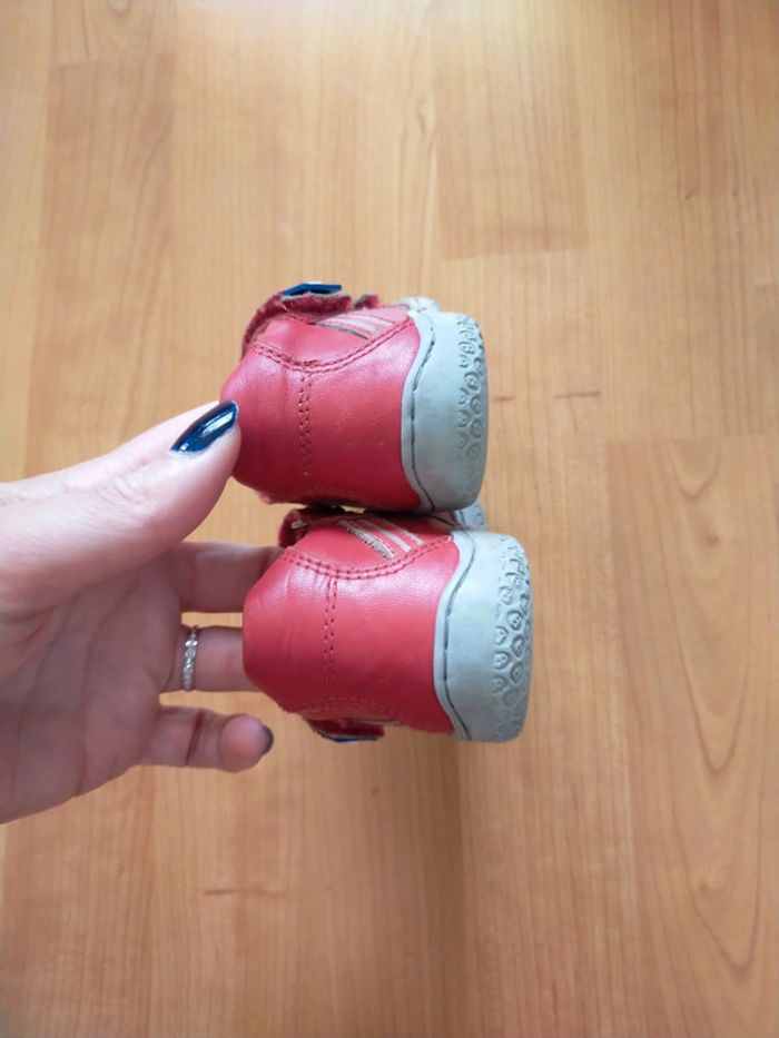 Jolies babies en cuir rouge taille 23 - photo numéro 4