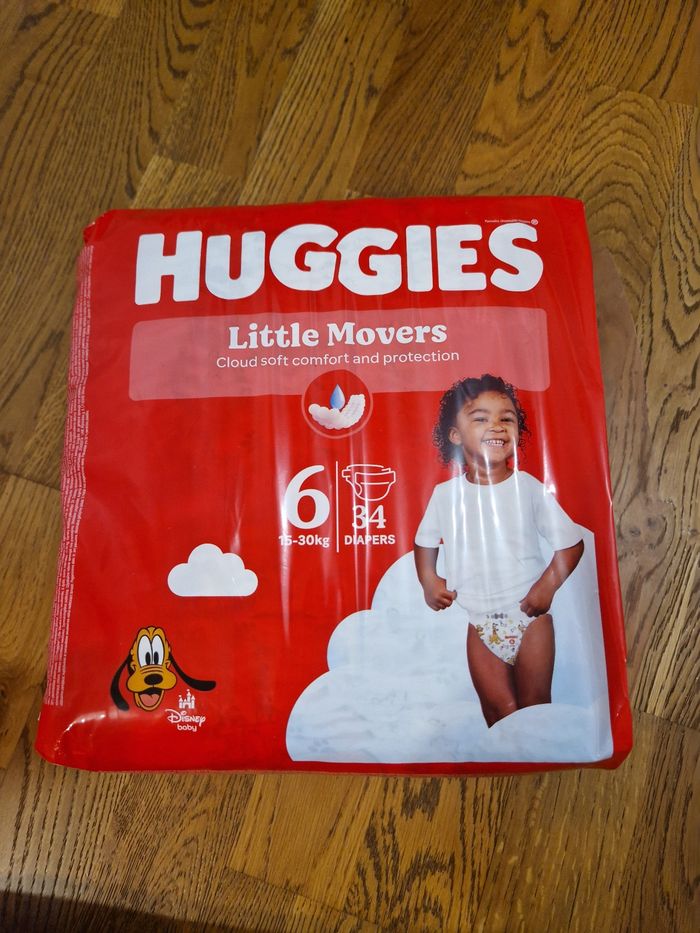 34 couches taille 6 Huggies