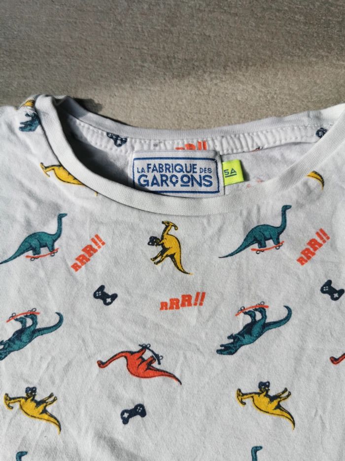 Tee-shirt 5 ans - photo numéro 2