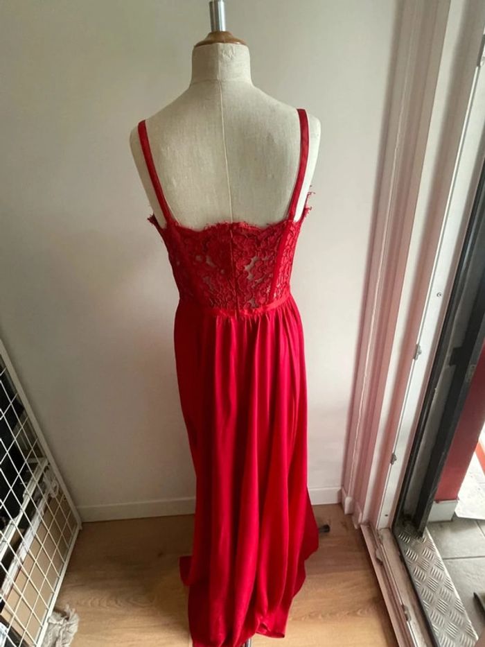 Robe rouge satin & dentelle sur mesure - photo numéro 5