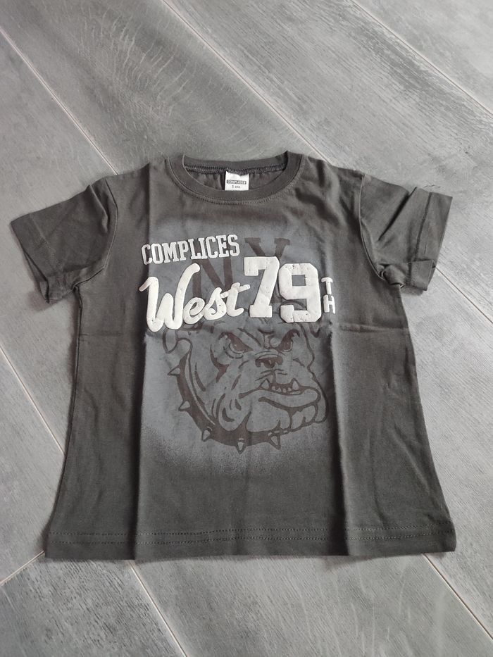 Lot de 5 t-shirts en 5 ans - photo numéro 5