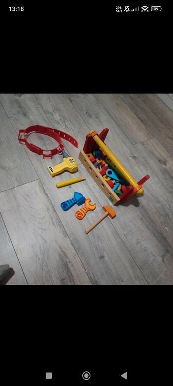 Caisse outil et outils bois, plastique