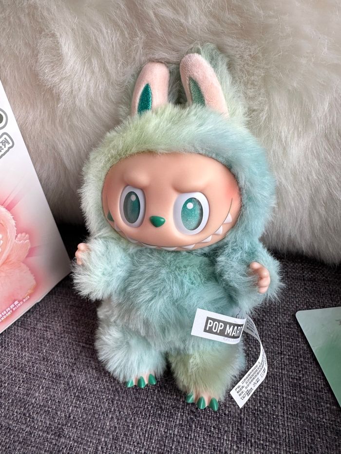 Labubu Big Into Energy Serenity plush pendant - photo numéro 4