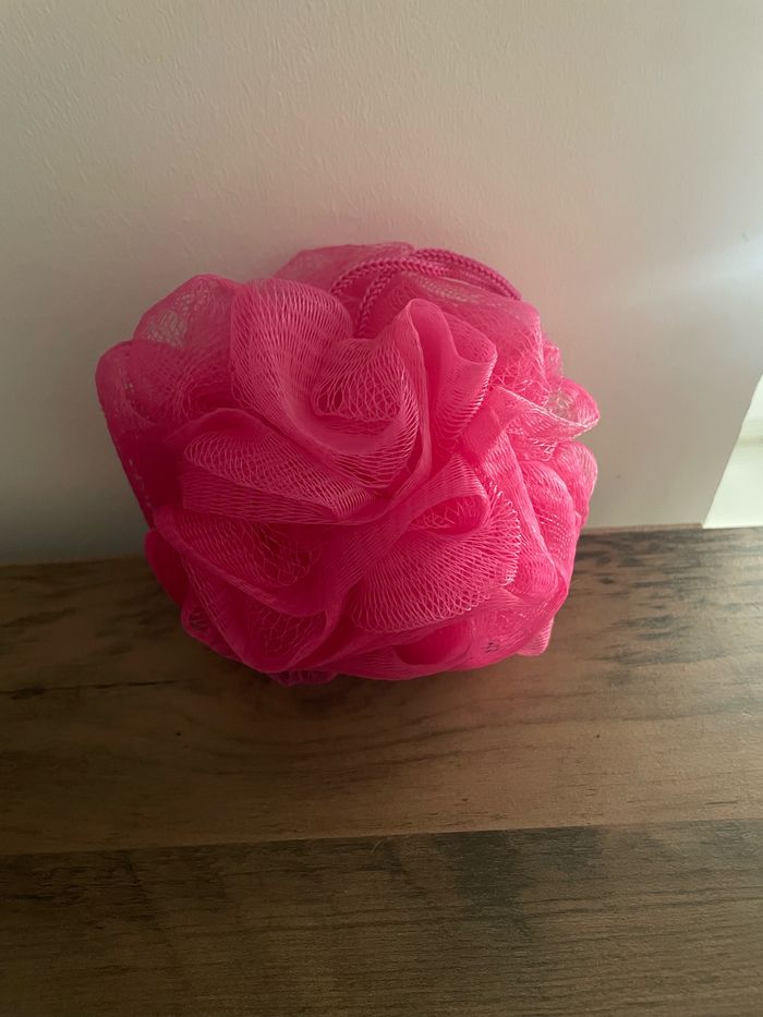 Fleur de douche rose neuve