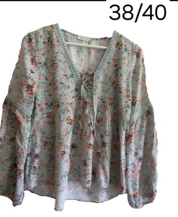 top tunique marque cache cache pas de taille indiquée mais convient a une taille 38/40