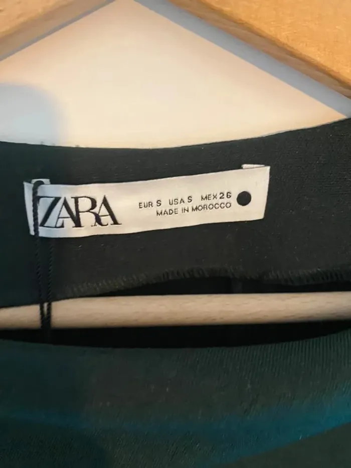 Robe longue cintrée effet drapé vert foncé Zara taille S neuve avec étiquette - photo numéro 3
