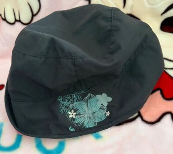 Chapeau rose et gris