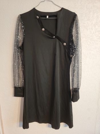 Très jolie robe tunique avec manches en dentelle pailleté très chic élégant old money