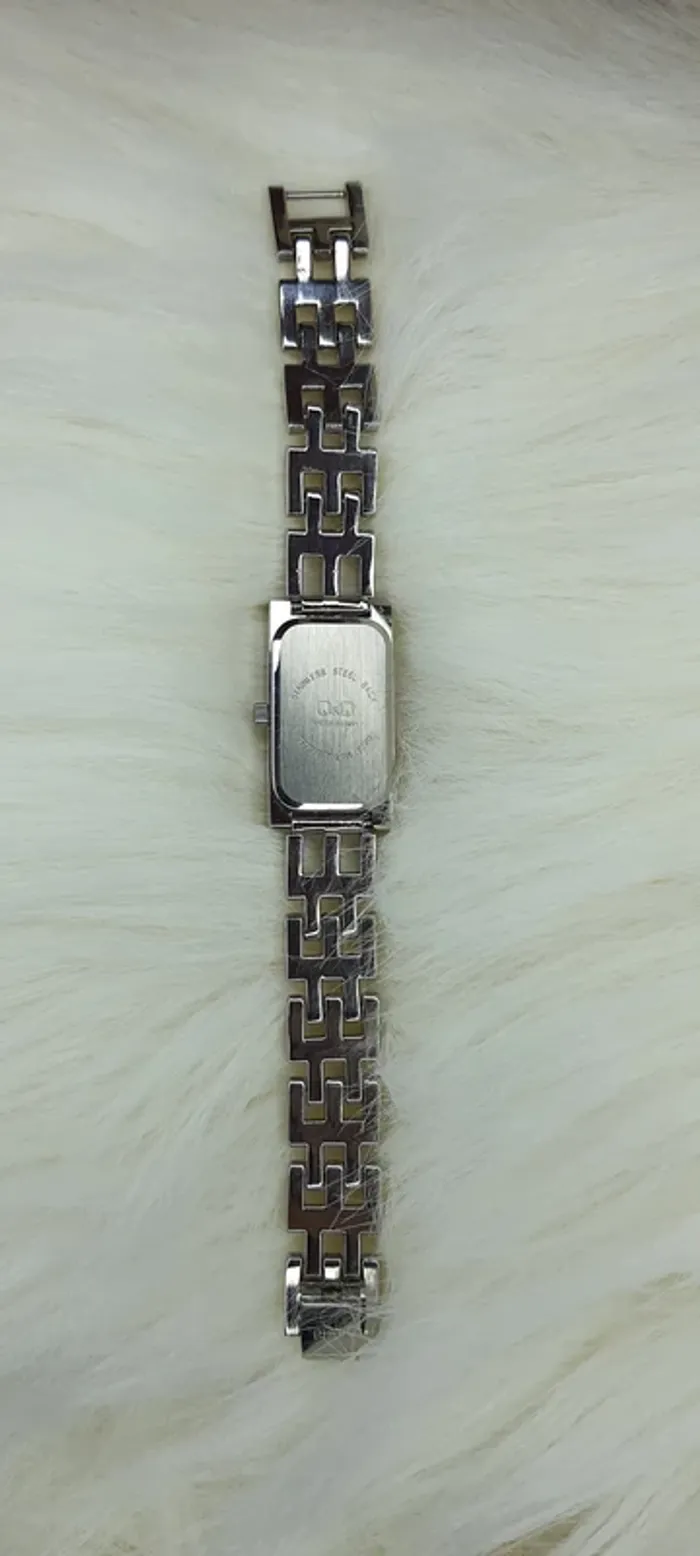 Montre femme "Q&Q" - photo numéro 4