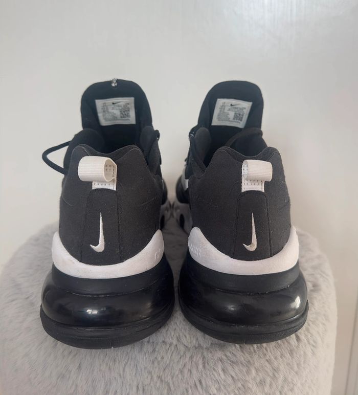 Baskets Nike airmax 270 react noire et blanche - pointure 45 - tres bon état - photo numéro 4