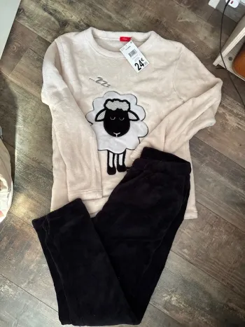 Pyjama taille 42/44 neuf