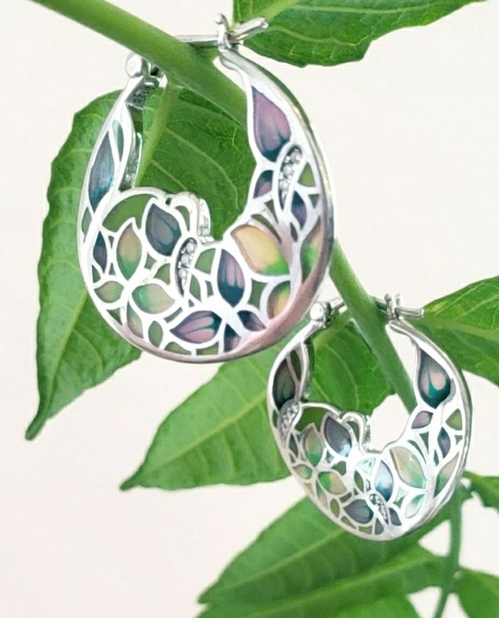 Boucles d'oreilles originales pour femme MOISS. En argent de haute qualité avec une surface rhodiée

2.7 x 2.5 cm - photo numéro 2