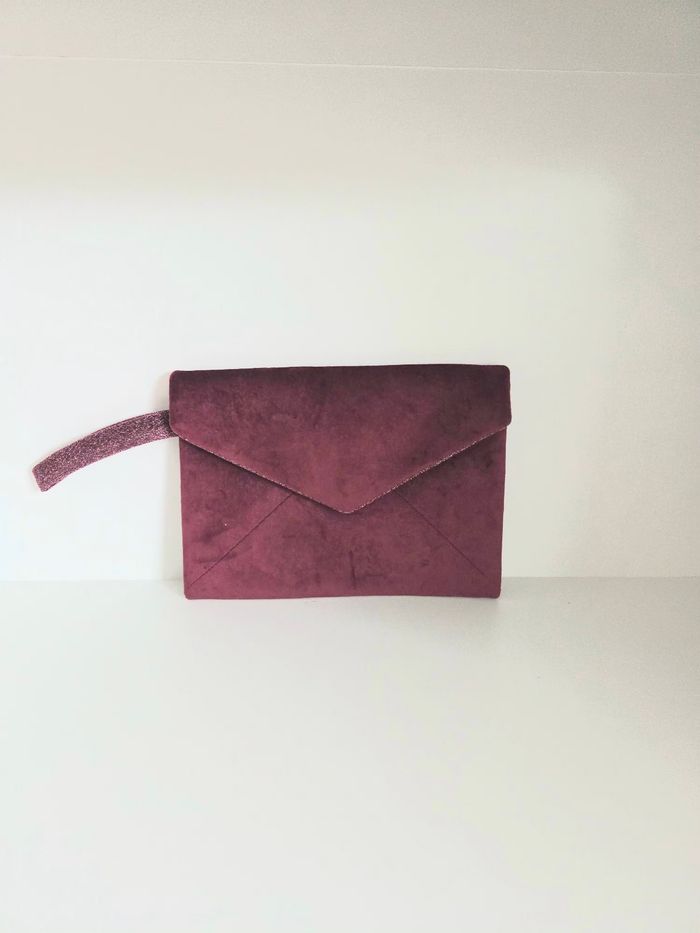💜 Pochette en velours/suédine pour soirée - My Little Box x MAC