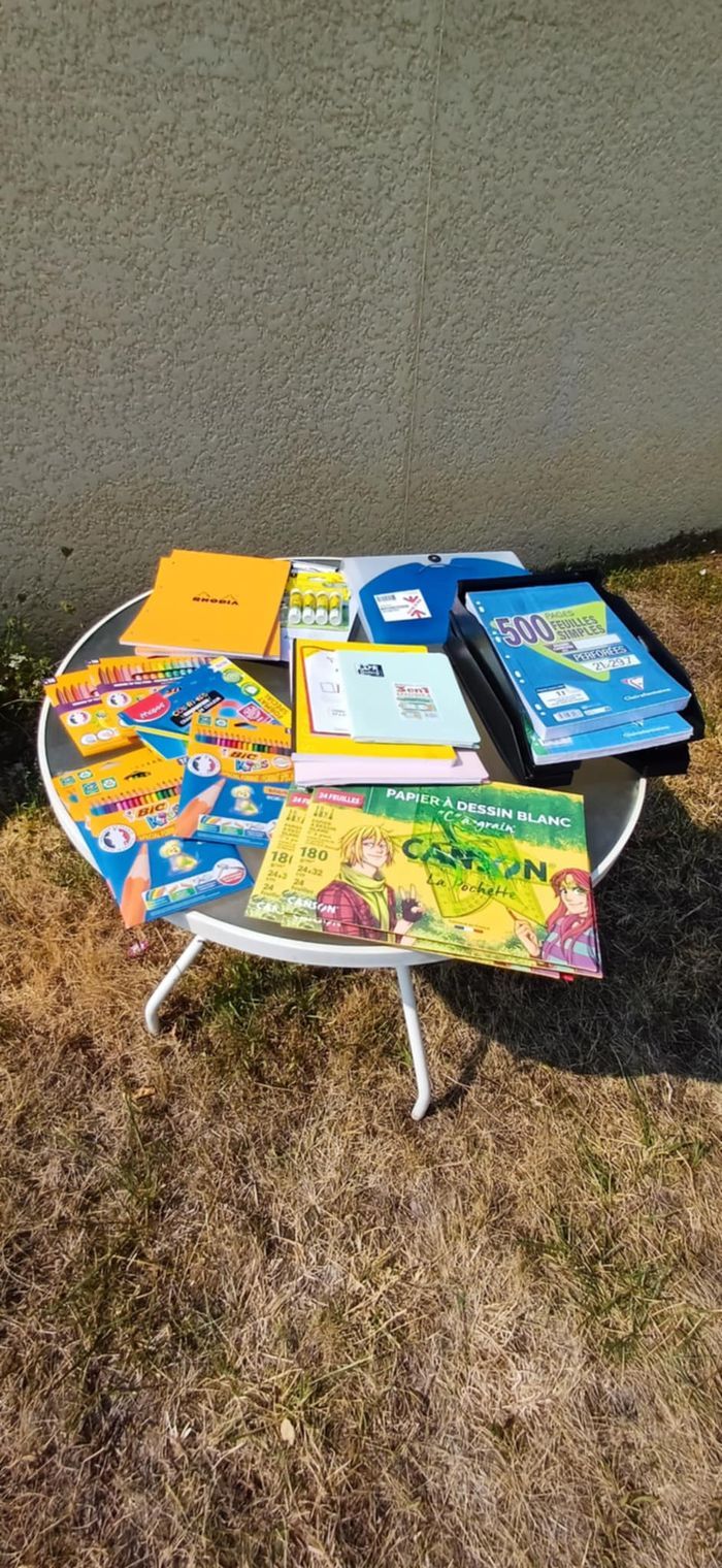 Gros lot de fournitures scolaires NEUF