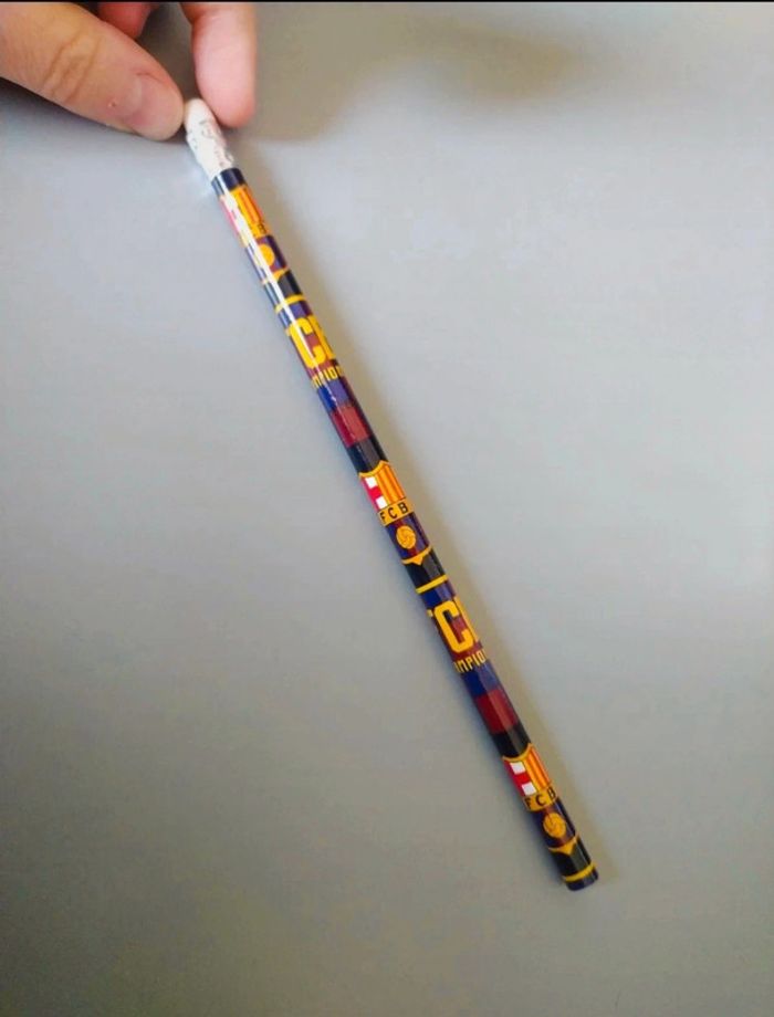 Crayon de bois neuf FC Barcelone foot
