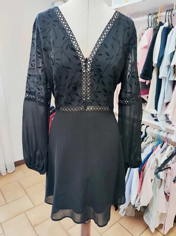 Magnifique robe noir neuve taille 40 - photo numéro 2