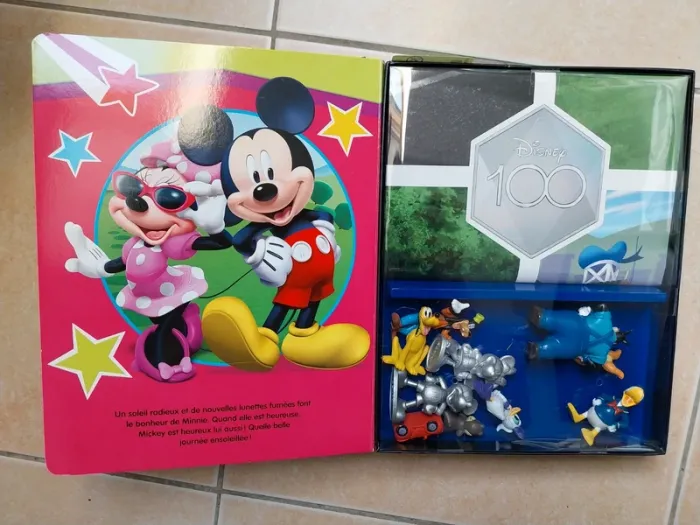 Livre comptines et figurines Mickey neuf - photo numéro 2