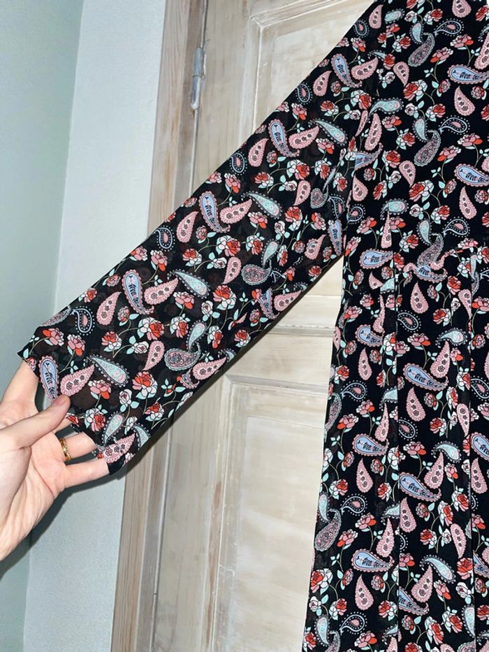Robe noire à motifs florales - photo numéro 2