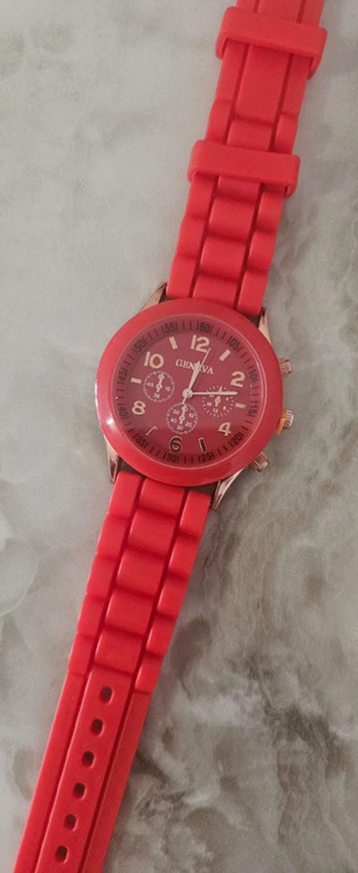 Montre rouge