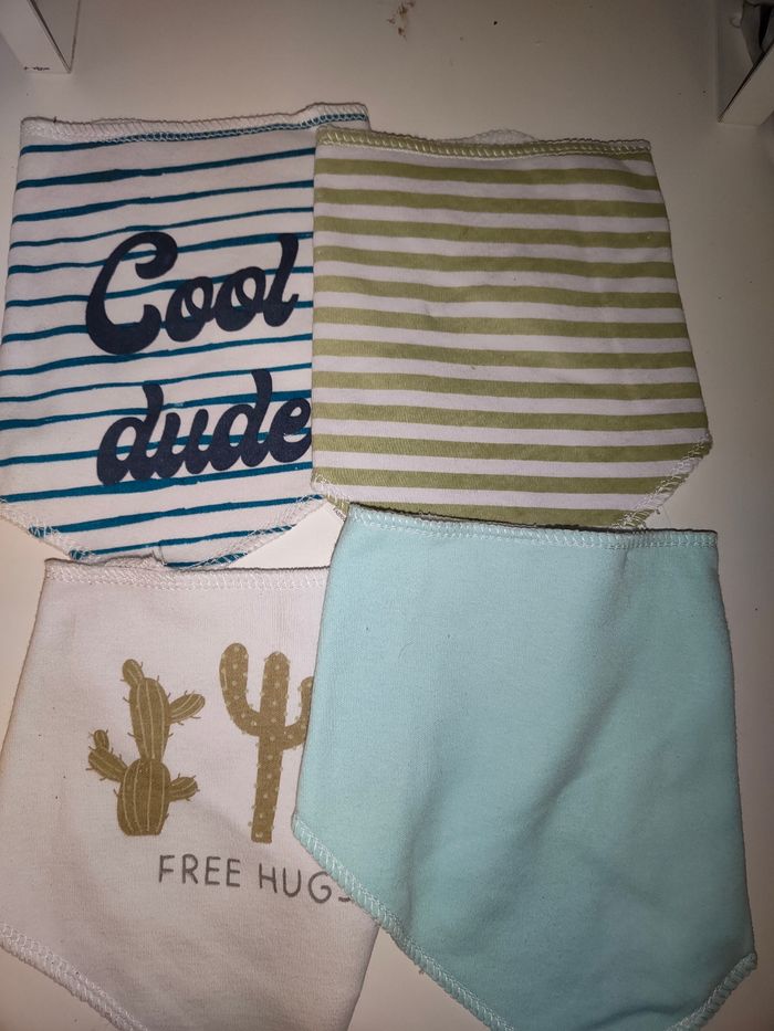 Lot de 4 bavoirs bandanas