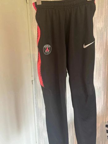 Jogging Nike psg taille 10-12ans parfait etat